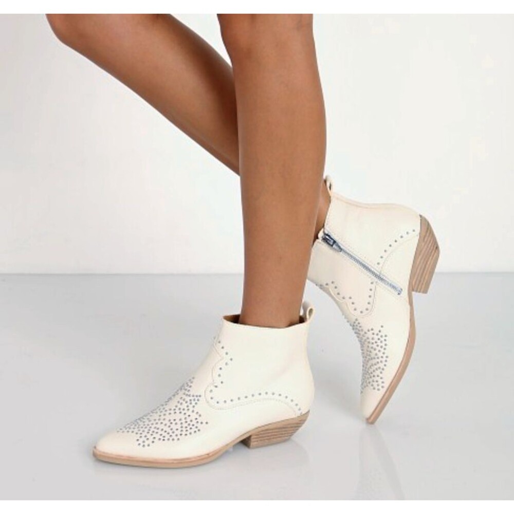 Dolce Vita UMA Studded Western Ankle Boots Womens 10 White Ivory Leather Boho